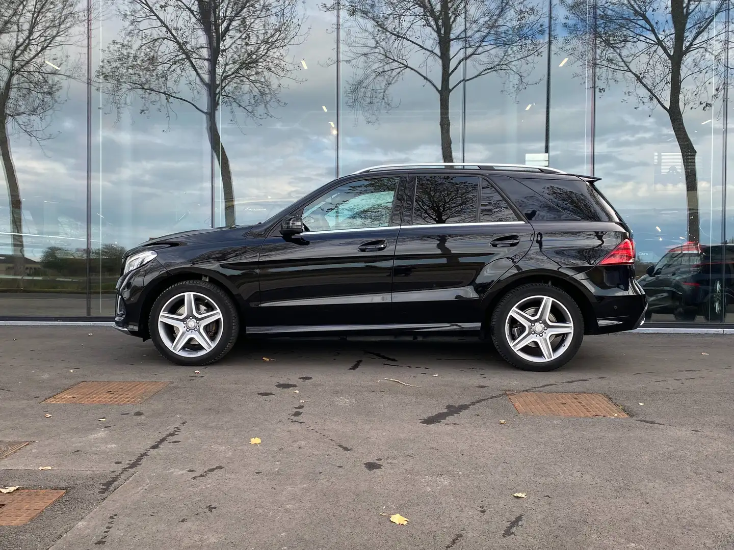 Mercedes-Benz GLE 250 AMG Line,ALS NIEUW,Leder,Elekt zetels,Camera,Gps - 2