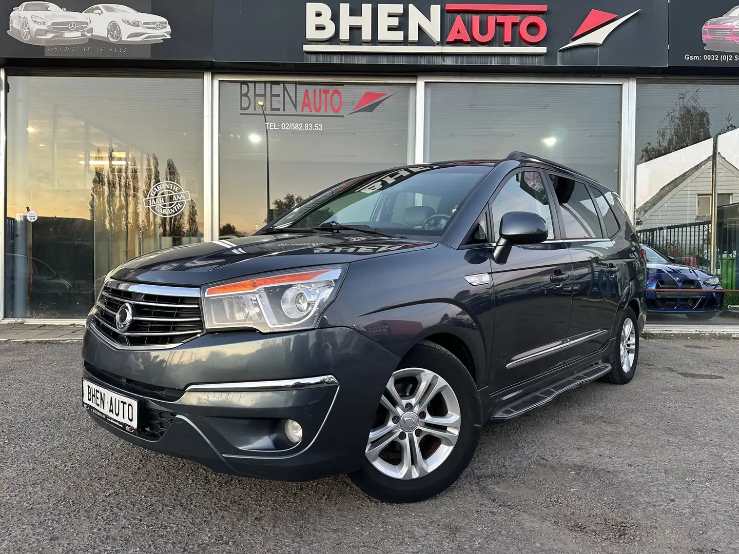 SsangYong Rodius Rodius 2.2 SV220e-XDi/7 PLACES/ TRES PROPRE Gris - 1