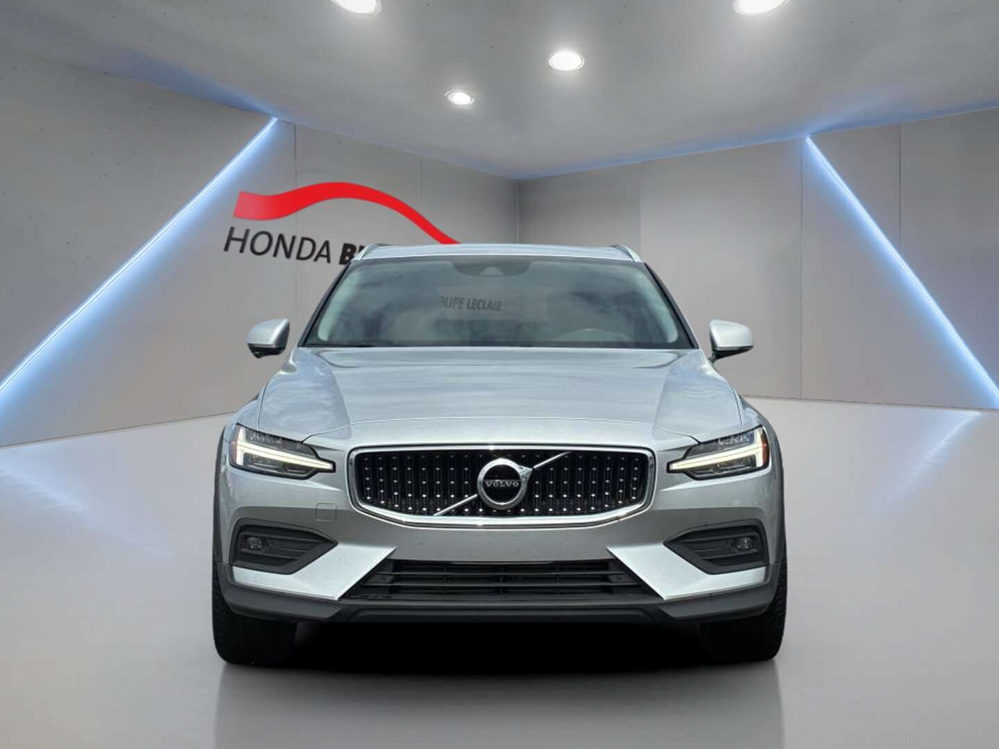 2021 Volvo V60 T5 + AWD + LUXE ET CONFORT LÉGENDAIRE + VOITURE EX — снимка 1