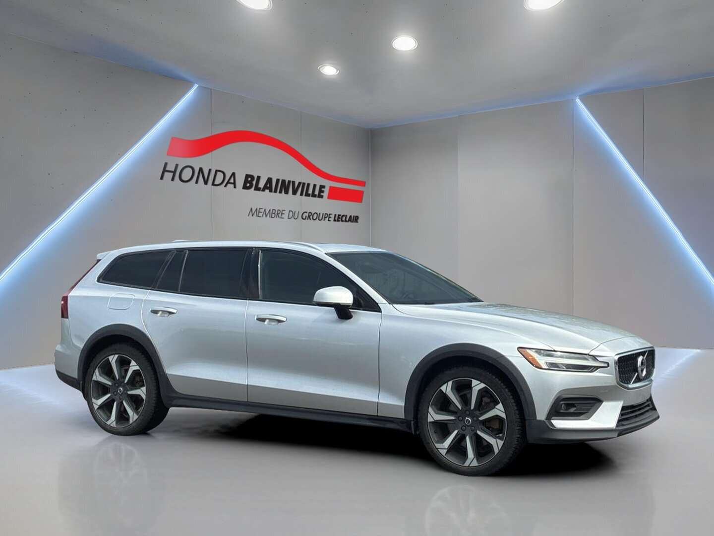 2021 Volvo V60 T5 + AWD + LUXE ET CONFORT LÉGENDAIRE + VOITURE EX — снимка 1