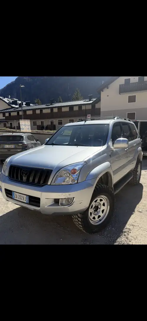 Toyota Land Cruiser Prado Sol - 2
