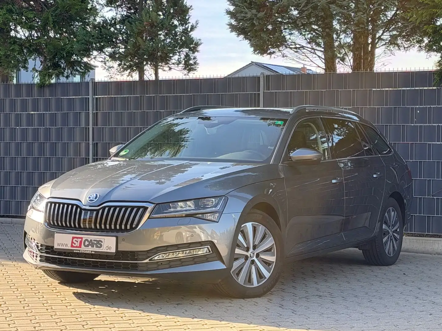 Skoda Superb Combi Style 2.0 TDI DSG ACC MATRIX Grau - 1