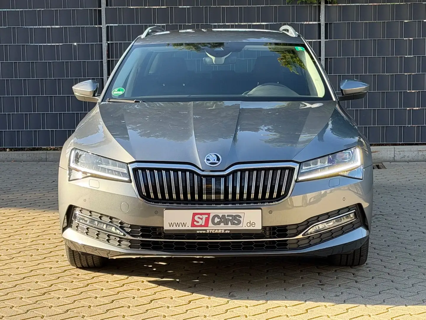 Skoda Superb Combi Style 2.0 TDI DSG ACC MATRIX Grau - 2