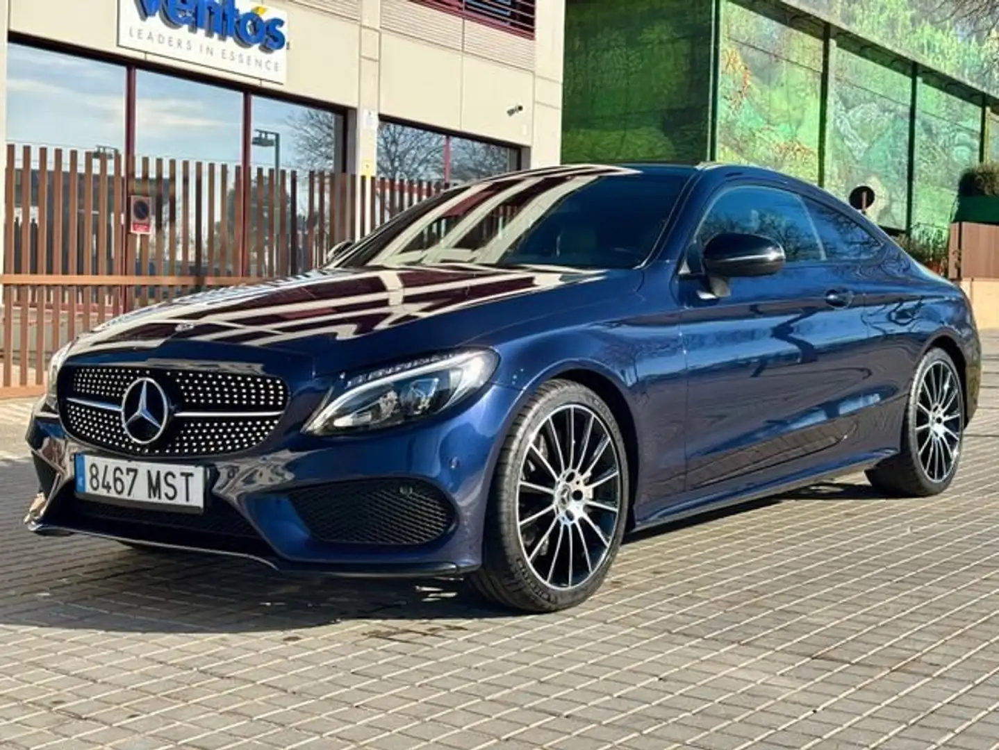 Mercedes-Benz C 300 Coupé 9G-Tronic Blauw - 1