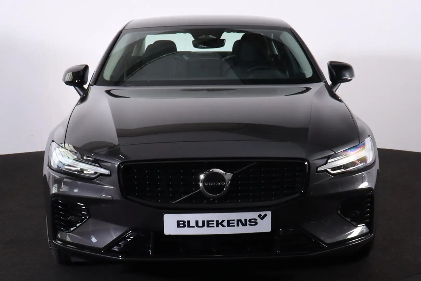 Volvo S60 Recharge T8 AWD Plus Dark - LONG RANGE - IntelliSa Сірий - 2