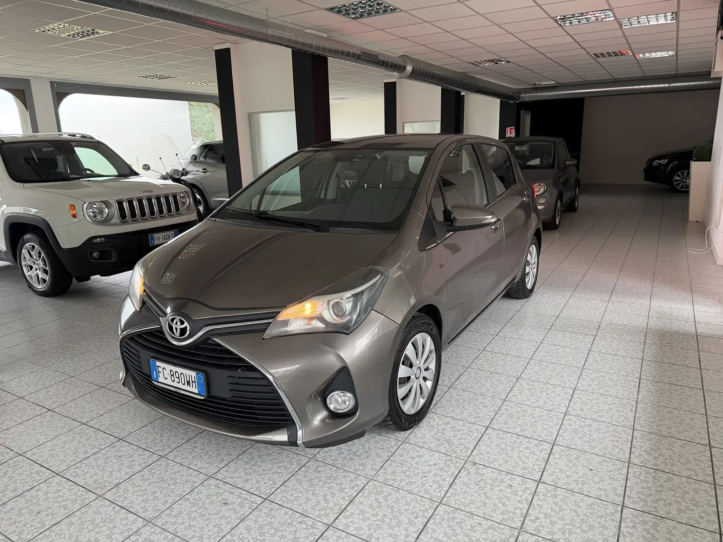 Toyota Yaris Yaris III 2015 5p 1.0 Grigio - 2