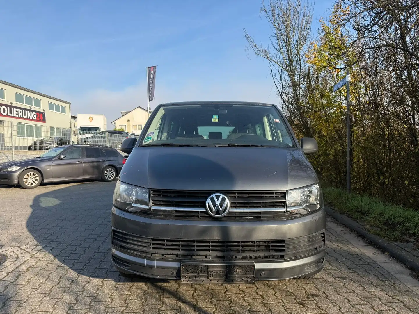 Volkswagen T6 Multivan 2.0 TSI Klima Grau - 2