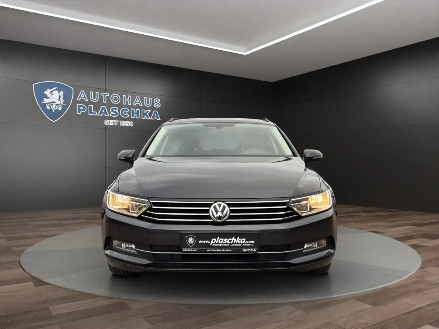 Volkswagen Passat Variant 1.5 TSI Comfortline NAVI+AHK+LED Klima Navi Grau - 2