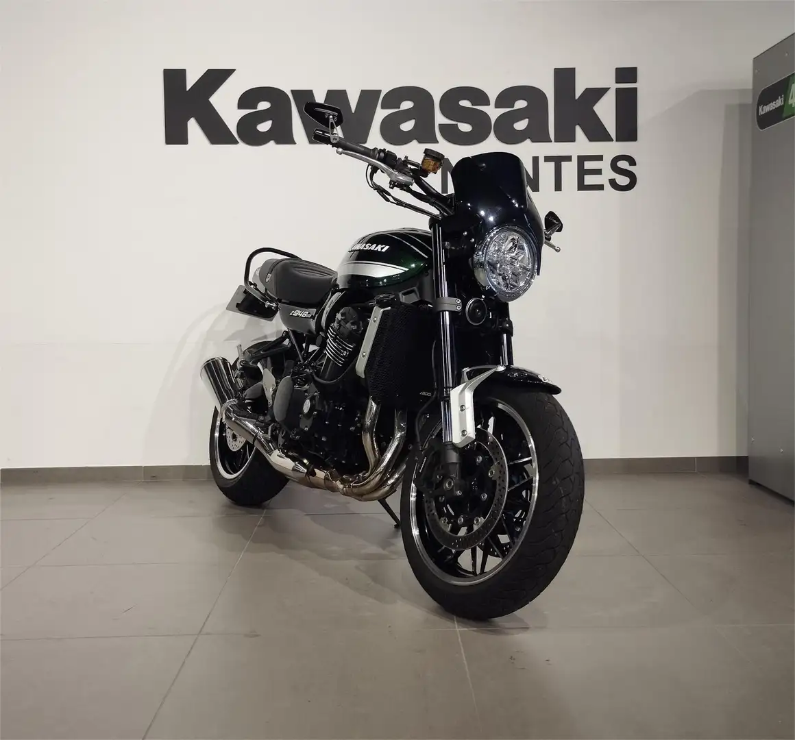 Kawasaki Z900RS Verde - 1