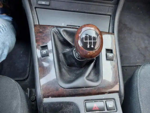 BMW 3 Series view 15
