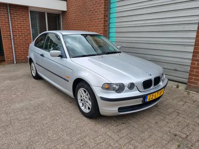 BMW 3 Series view 2