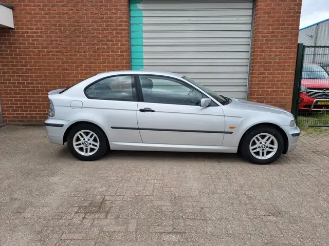 BMW 3 Series view 10