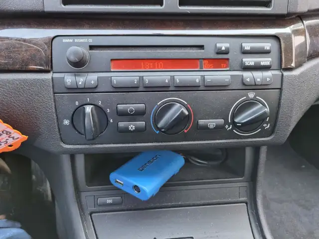 BMW 3 Series view 14