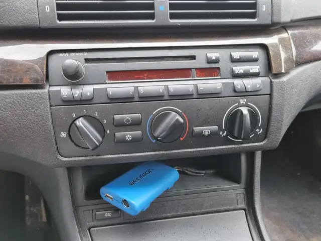 BMW 3 Series view 11