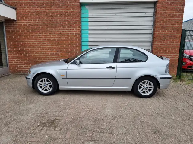 BMW 3 Series view 9