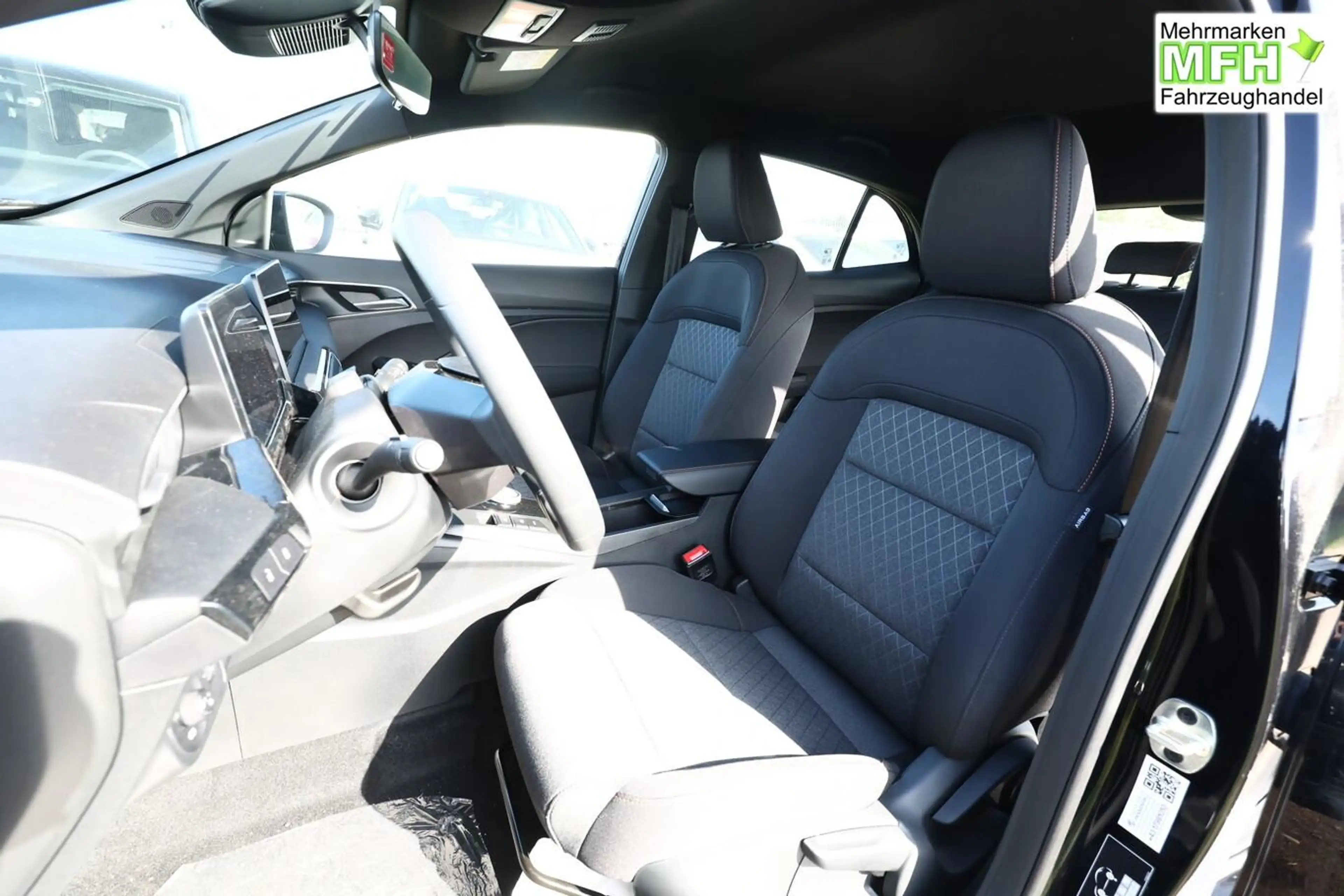 MG MG3 Comfort HEV+ ACC Kam Nav PDC AppCo Klima 16Z 75... — photo 5