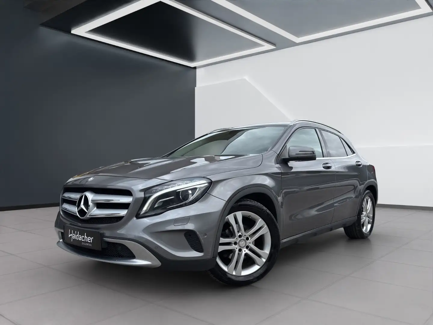 Mercedes-Benz GLA 200 CDI 4MATIC Urban PTS Shz eHeck Pano RKam Grau - 2