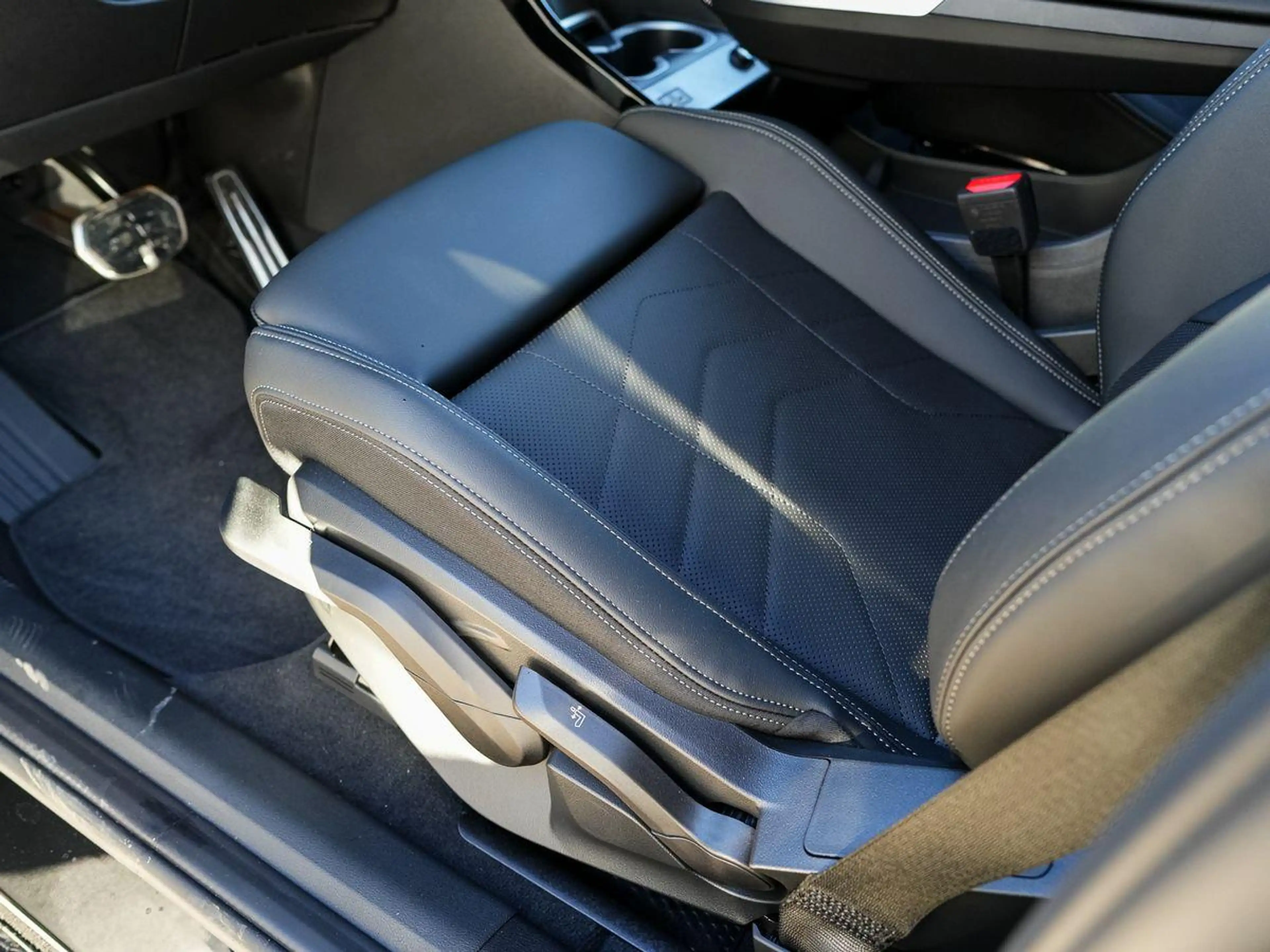BMW X2 sDrive18d M-Sport AHK PANO KoZg SpPaket AGlas — photo 8