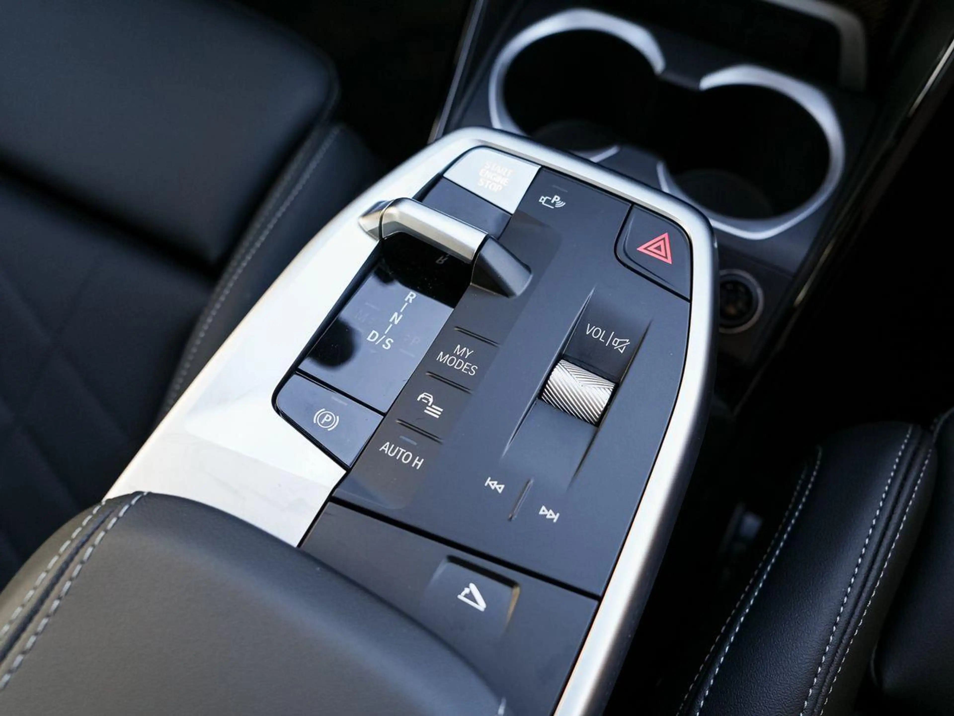 BMW X2 sDrive18d M-Sport AHK PANO KoZg SpPaket AGlas — photo 14