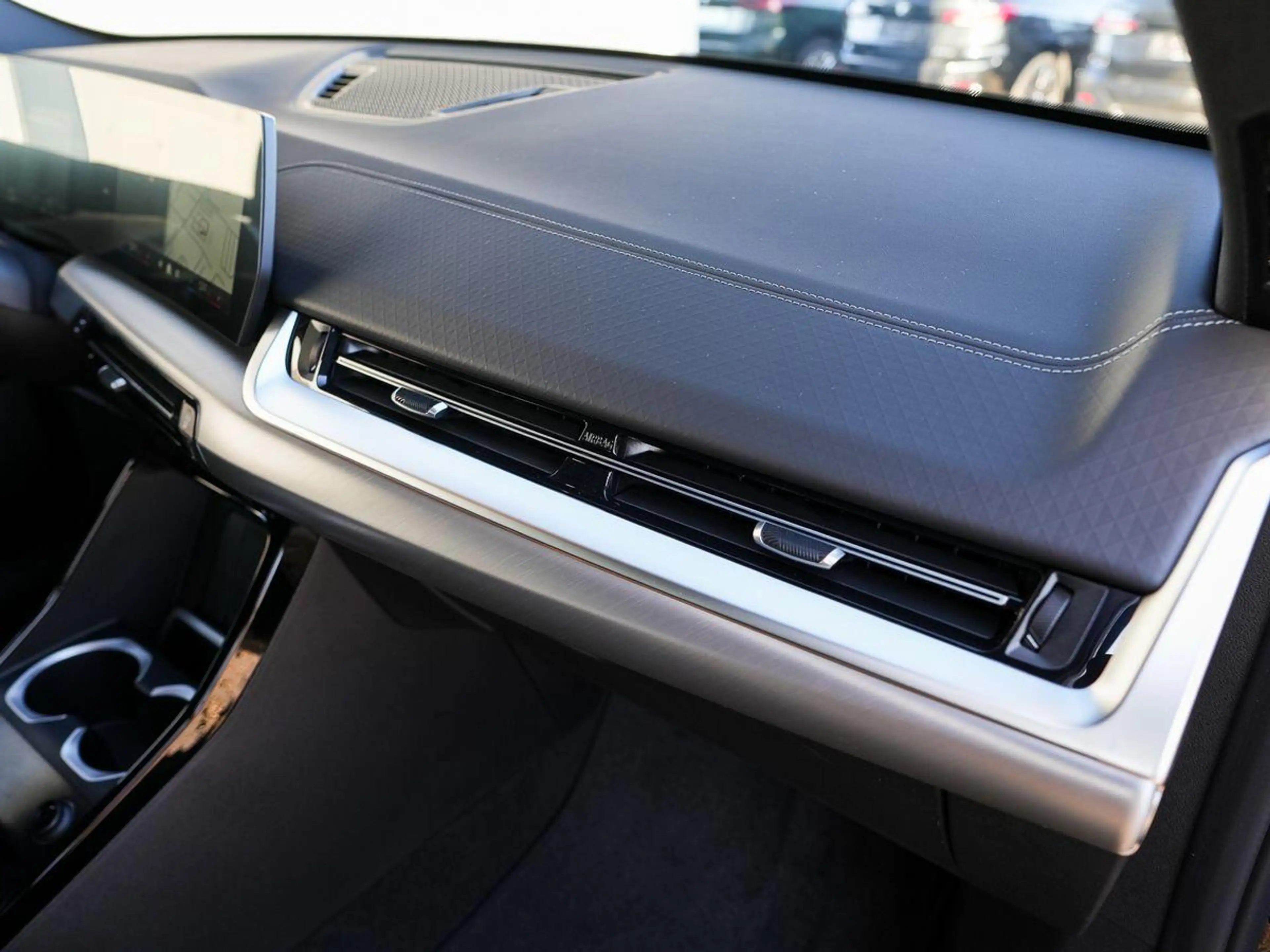 BMW X2 sDrive18d M-Sport AHK PANO KoZg SpPaket AGlas — photo 11