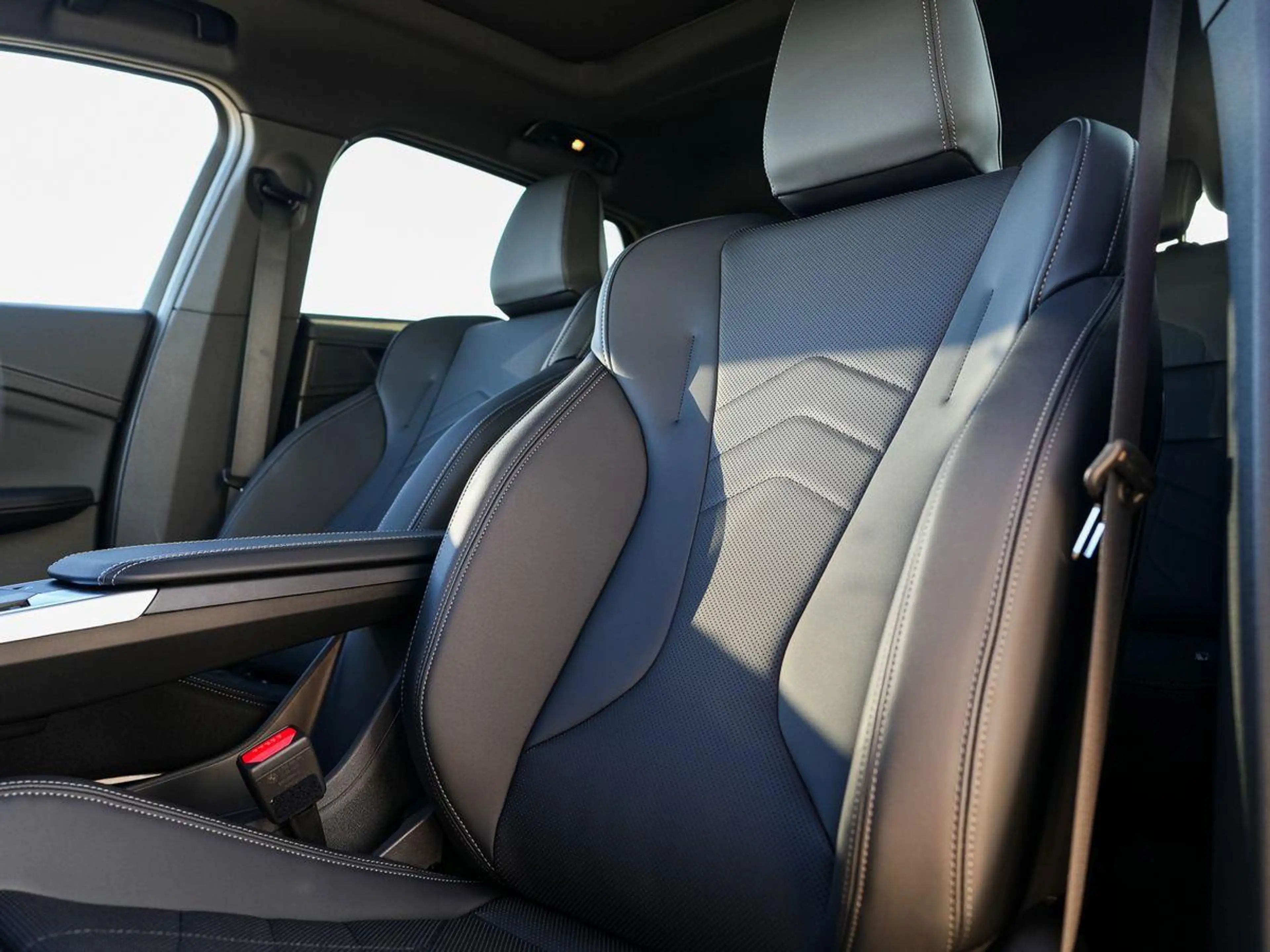 BMW X2 sDrive18d M-Sport AHK PANO KoZg SpPaket AGlas — photo 9