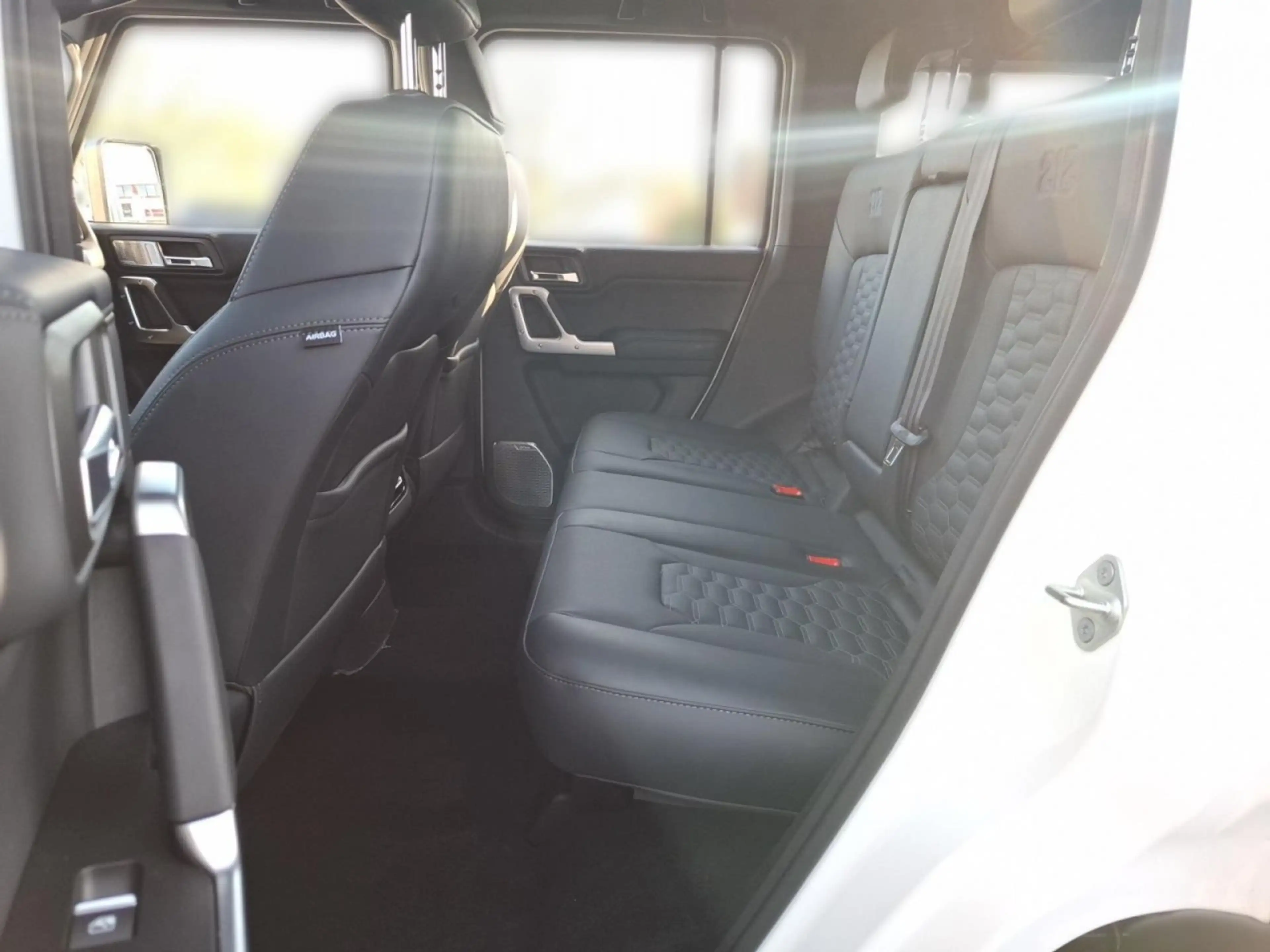 BAW 212 2.0 Diesel 4x4 Automatik Seilwinde Suchlicht — photo 7