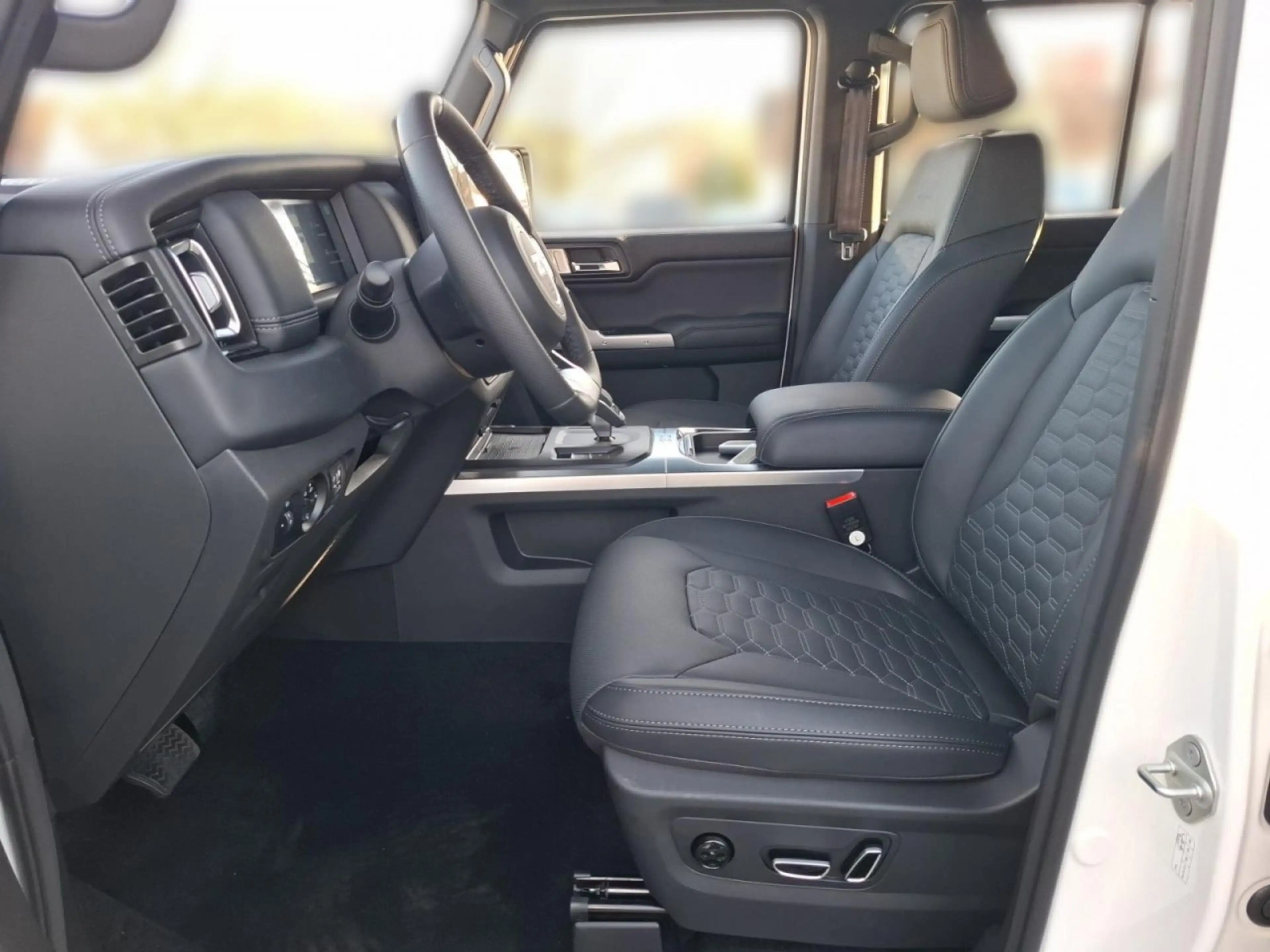 BAW 212 2.0 Diesel 4x4 Automatik Seilwinde Suchlicht — photo 5