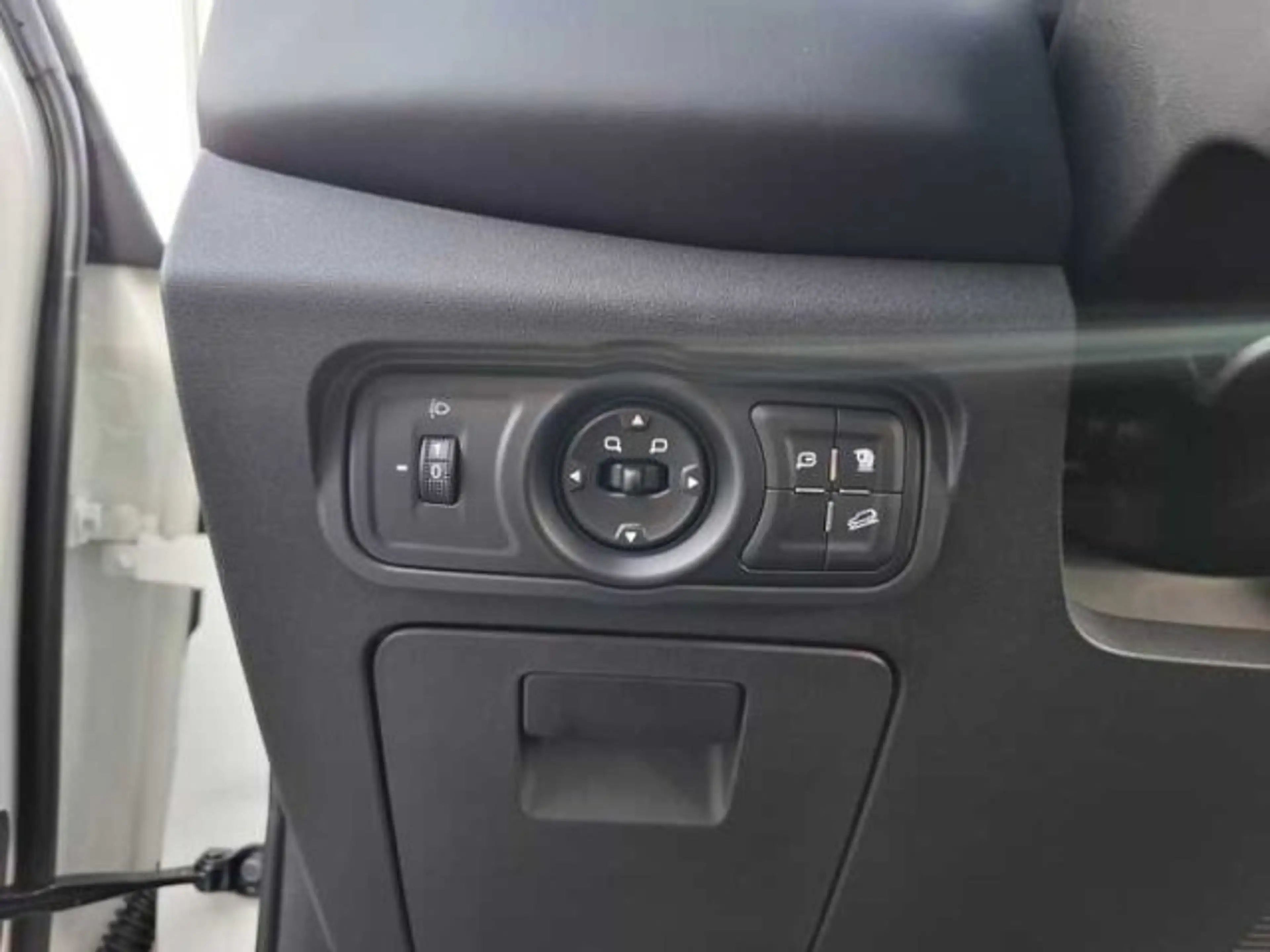 BAW 212 2.0 Diesel 4x4 Automatik Seilwinde Suchlicht — photo 12