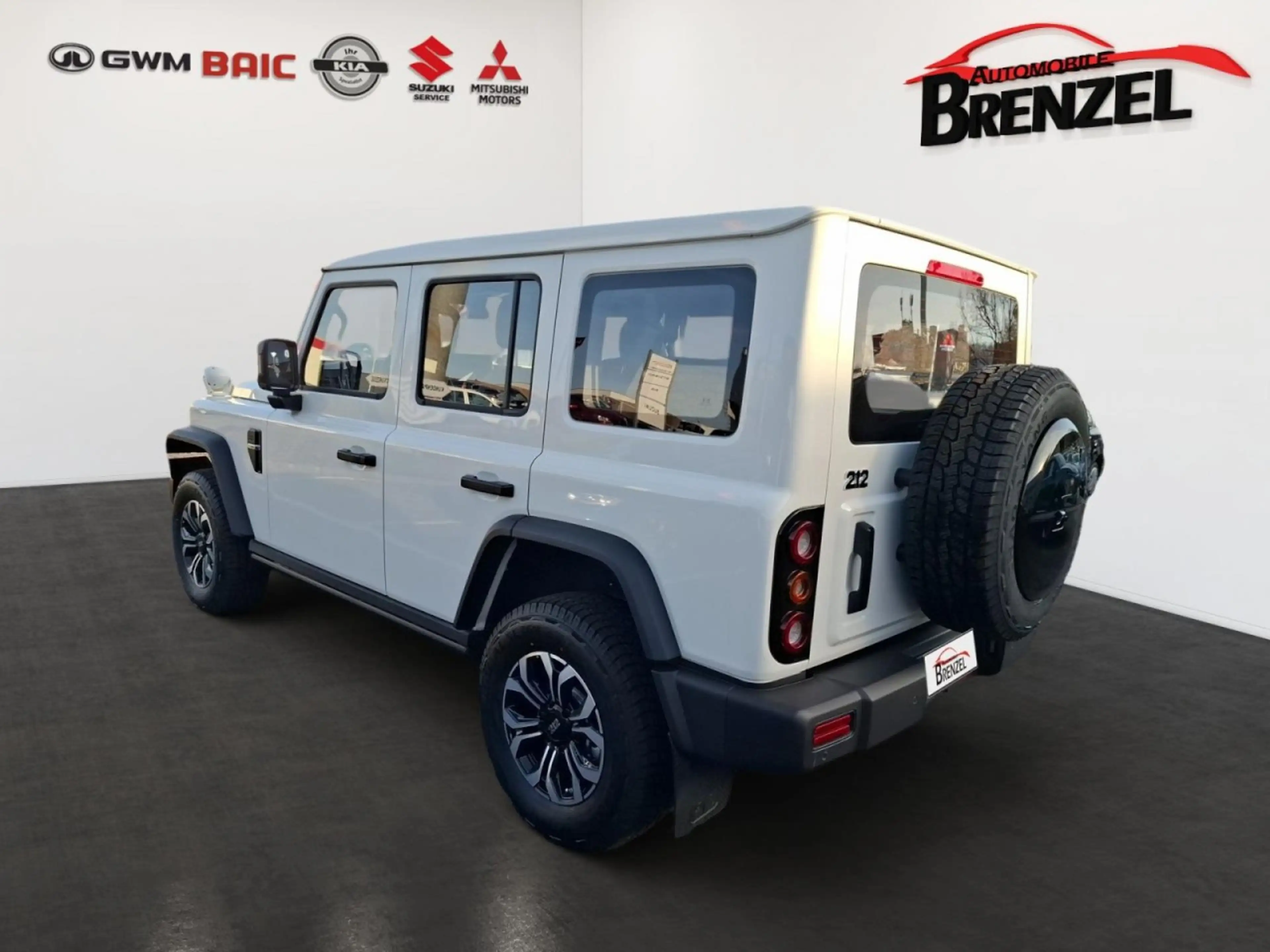 BAW 212 2.0 Diesel 4x4 Automatik Seilwinde Suchlicht — photo 2