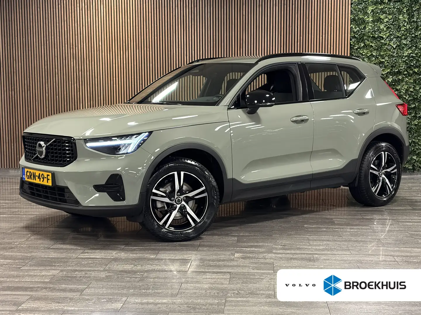 Volvo XC40 B4 Plus Dark Trekhaak | Harman Kardon | Bestuurder Grün - 1