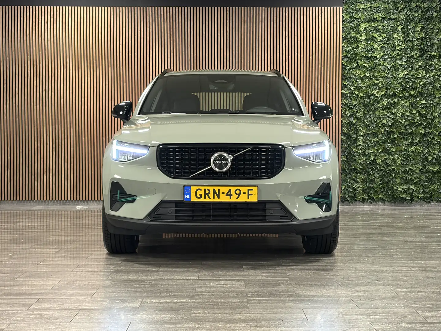 Volvo XC40 B4 Plus Dark Trekhaak | Harman Kardon | Bestuurder Grün - 2