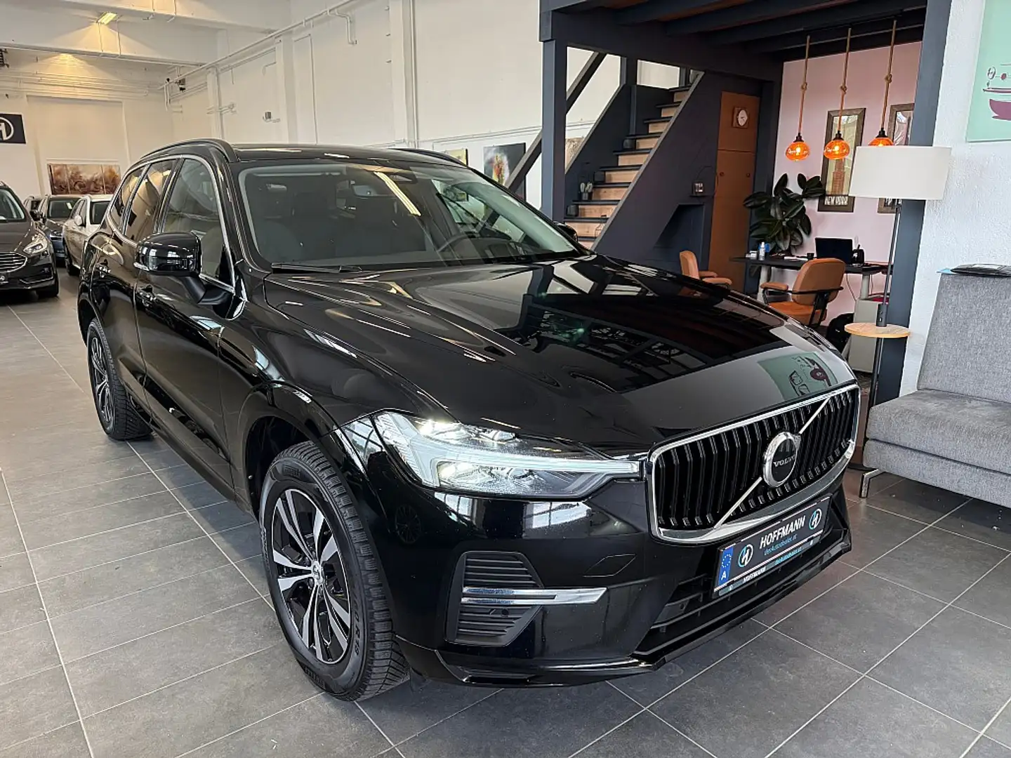 Volvo XC60 B4 Momentum Pro Geartronic, Standheizung, el.Sitze Schwarz - 1