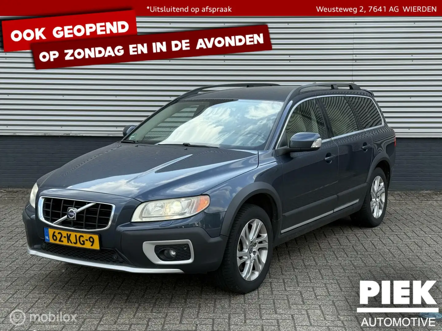 Volvo XC70 2.4D D5 Summum AWD, AUTOMAAT Modrá - 1