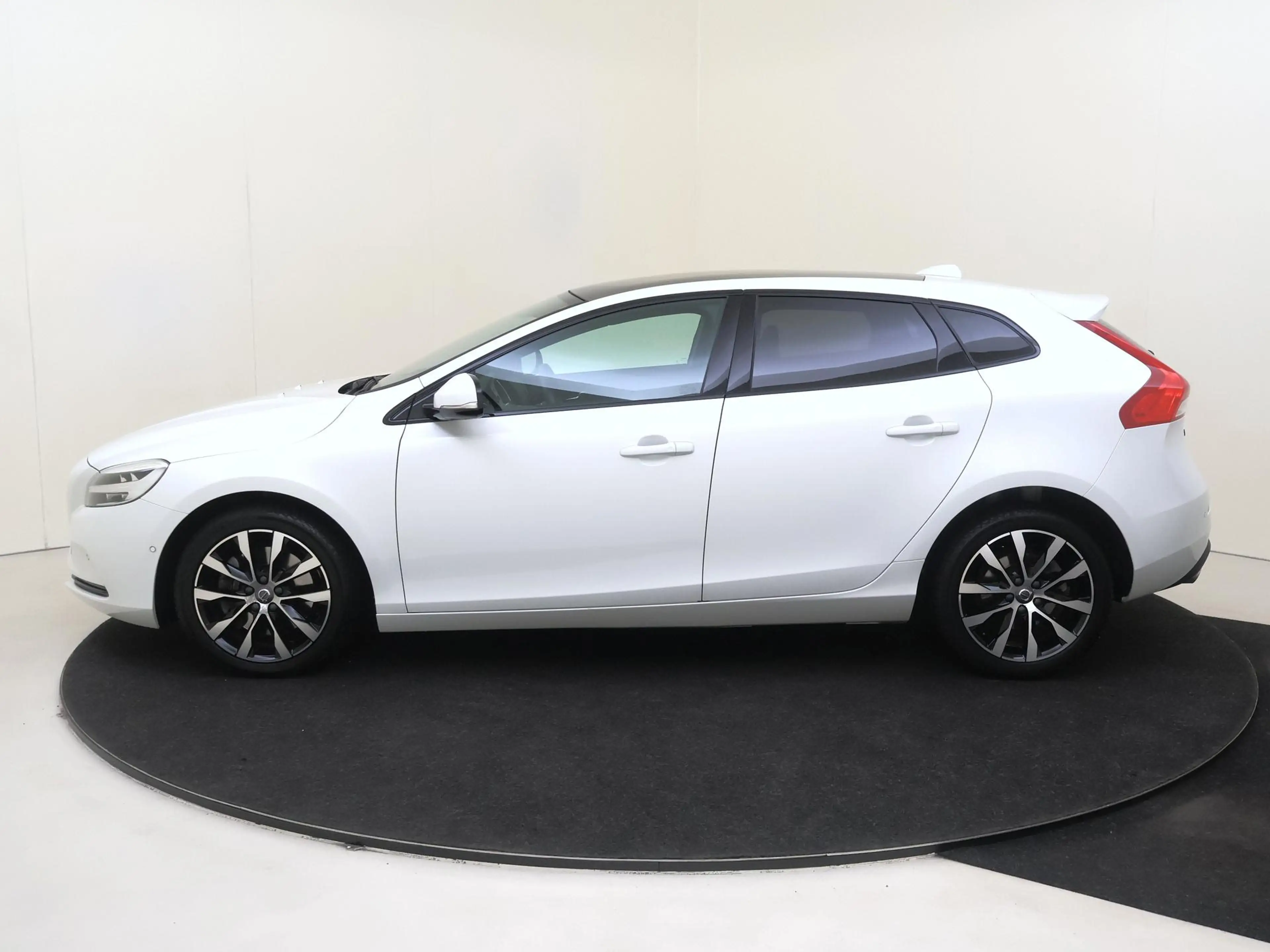 Volvo V40 1.5 T3 Dynamic Edition | Panoramadak | Achteruitri — photo 8