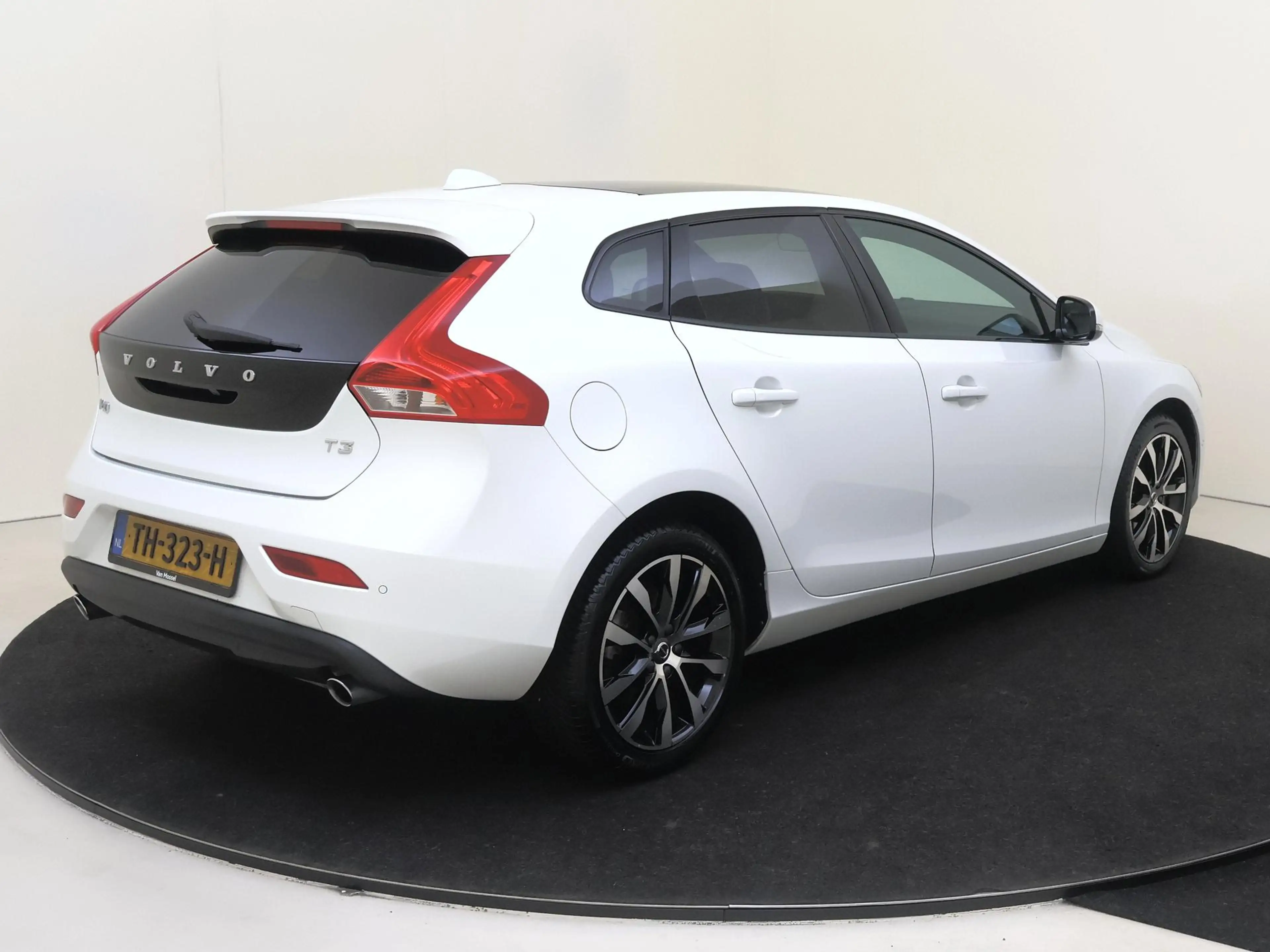 Volvo V40 1.5 T3 Dynamic Edition | Panoramadak | Achteruitri — photo 4
