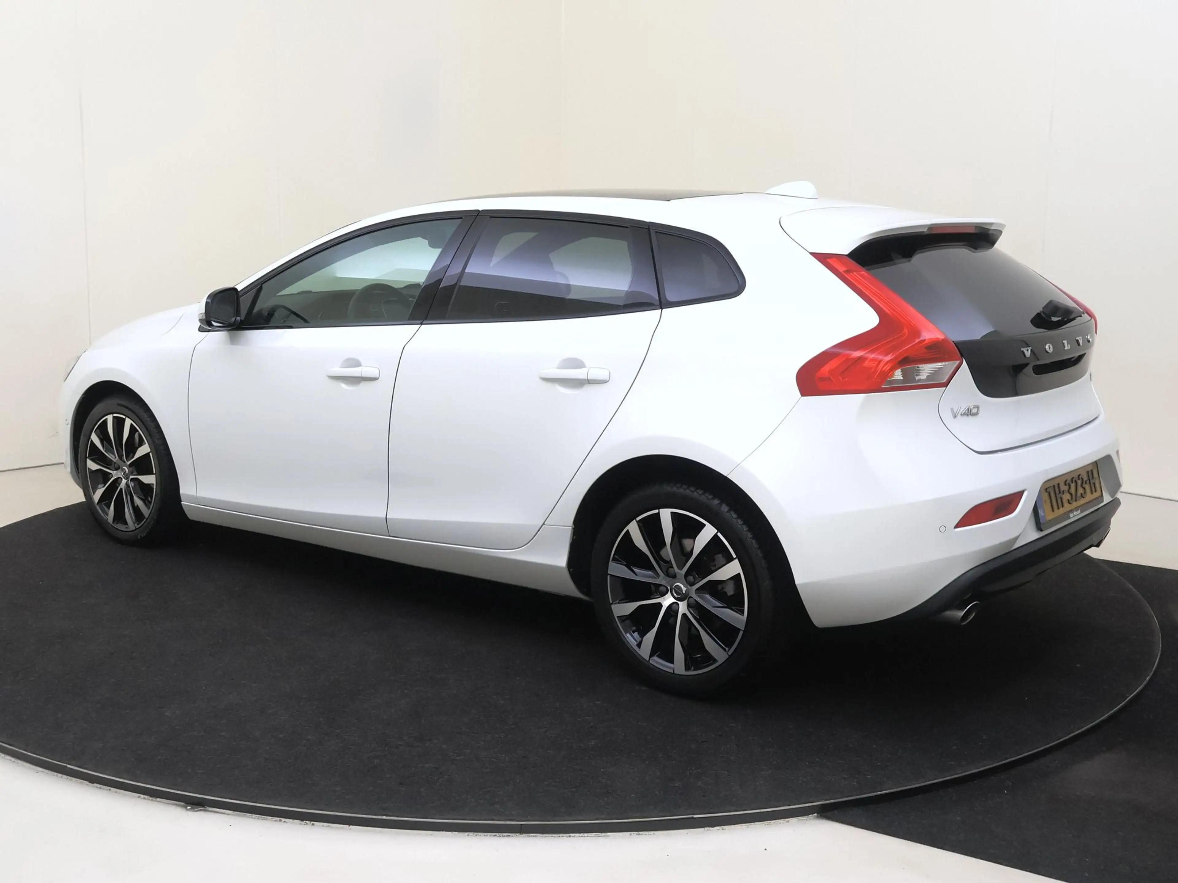 Volvo V40 1.5 T3 Dynamic Edition | Panoramadak | Achteruitri — photo 3