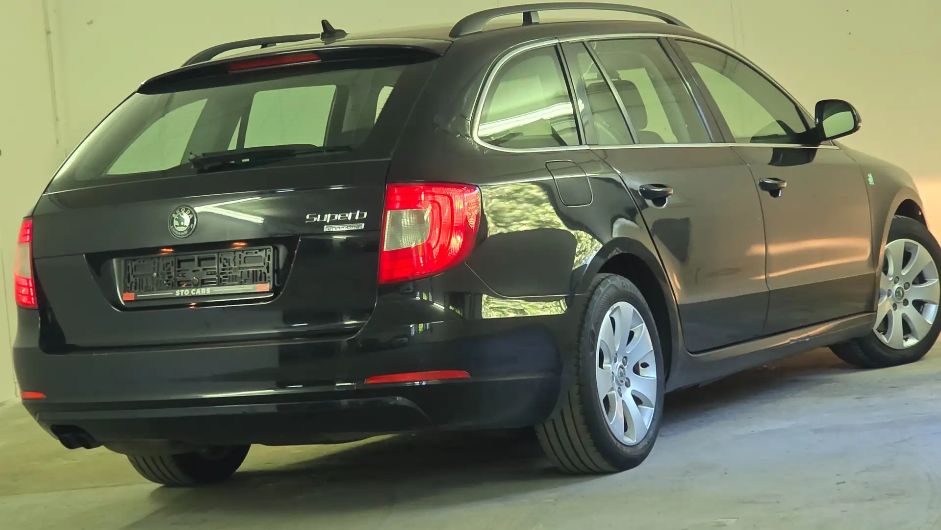 Skoda Superb Superb SW 1.6 CR TDi GreenLine Elegance Zwart - 2