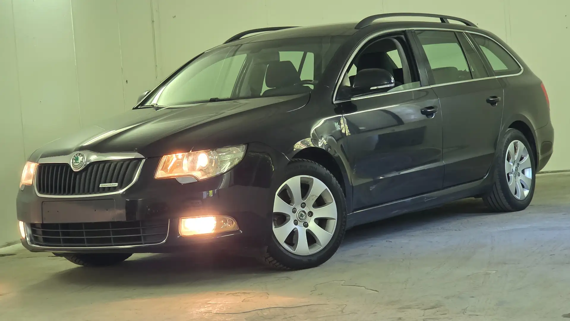 Skoda Superb Superb SW 1.6 CR TDi GreenLine Elegance Zwart - 1