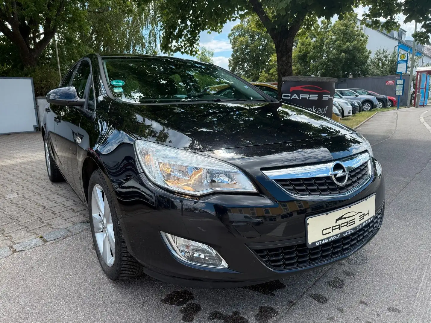 Opel Astra J Lim. 5-trg. Edition Schwarz - 2