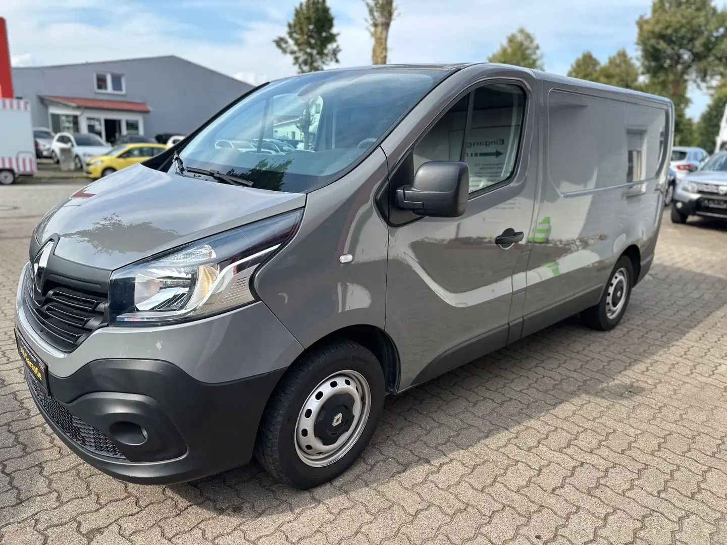 Renault Trafic Kasten L1H1 2,9t Komfort/NAVI/KAM/AHK Grau - 2