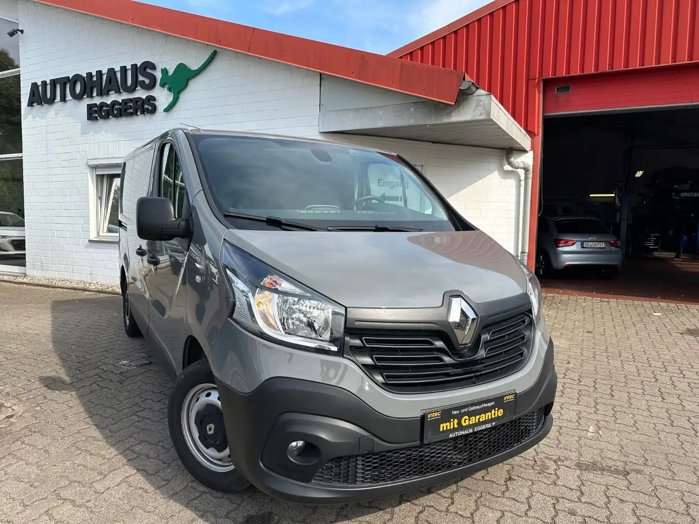 Renault Trafic Kasten L1H1 2,9t Komfort/NAVI/KAM/AHK Grau - 1