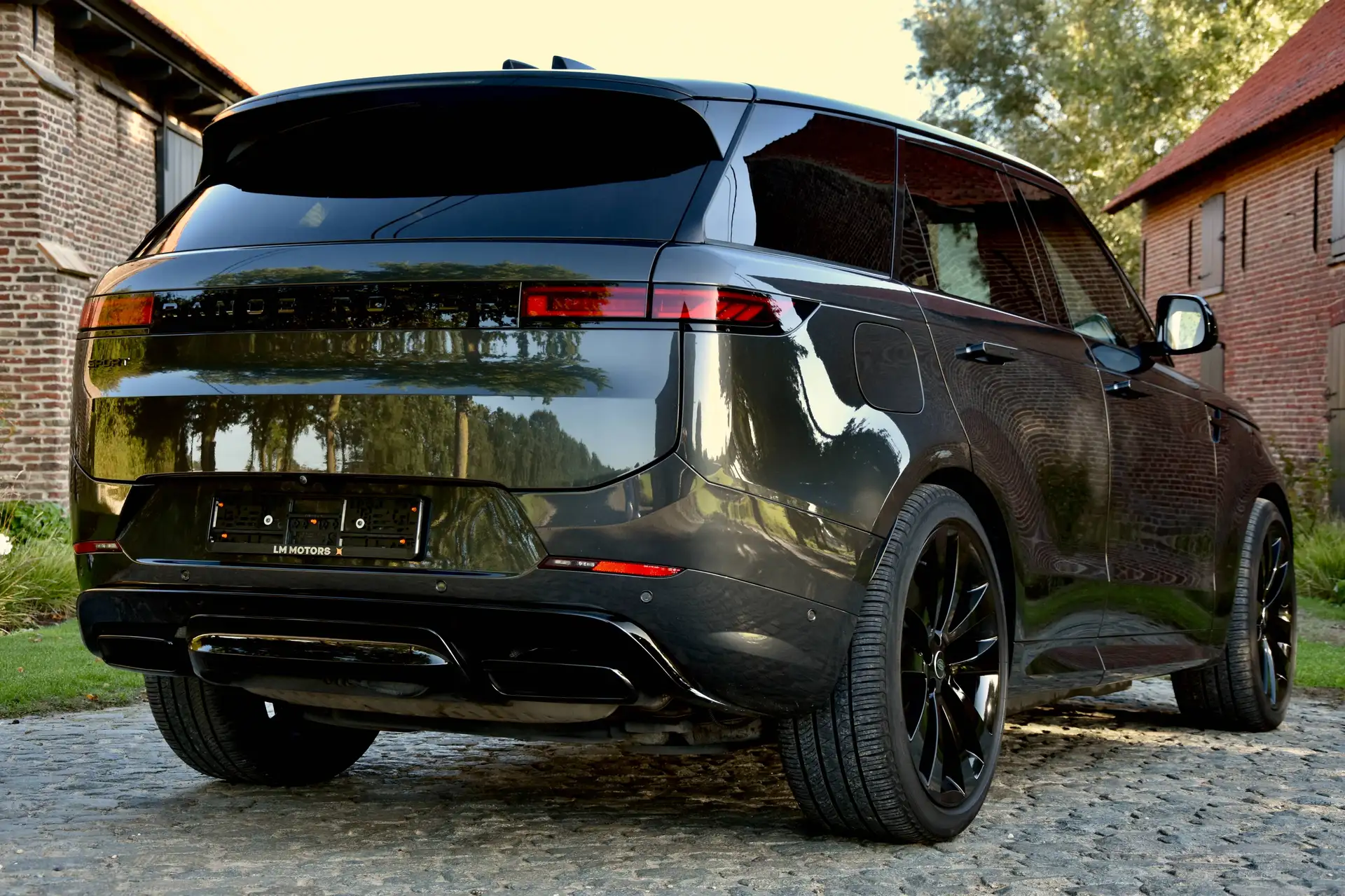 Land Rover Range Rover Sport P550e 2023 블랙 사진 3
