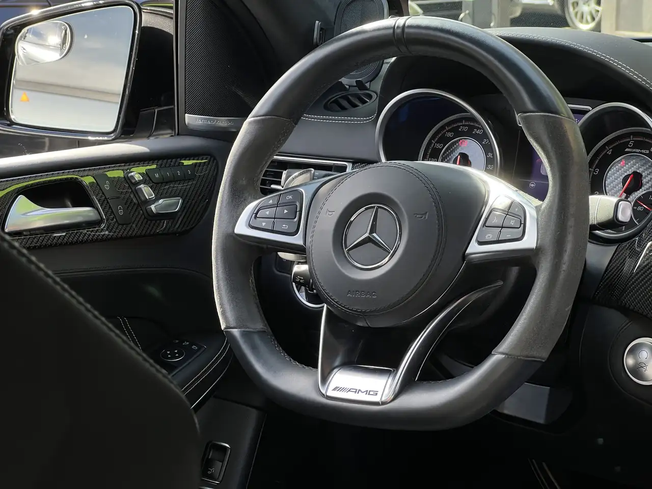 Mercedes-Benz GLS снимка Mercedes-Benz GLS
