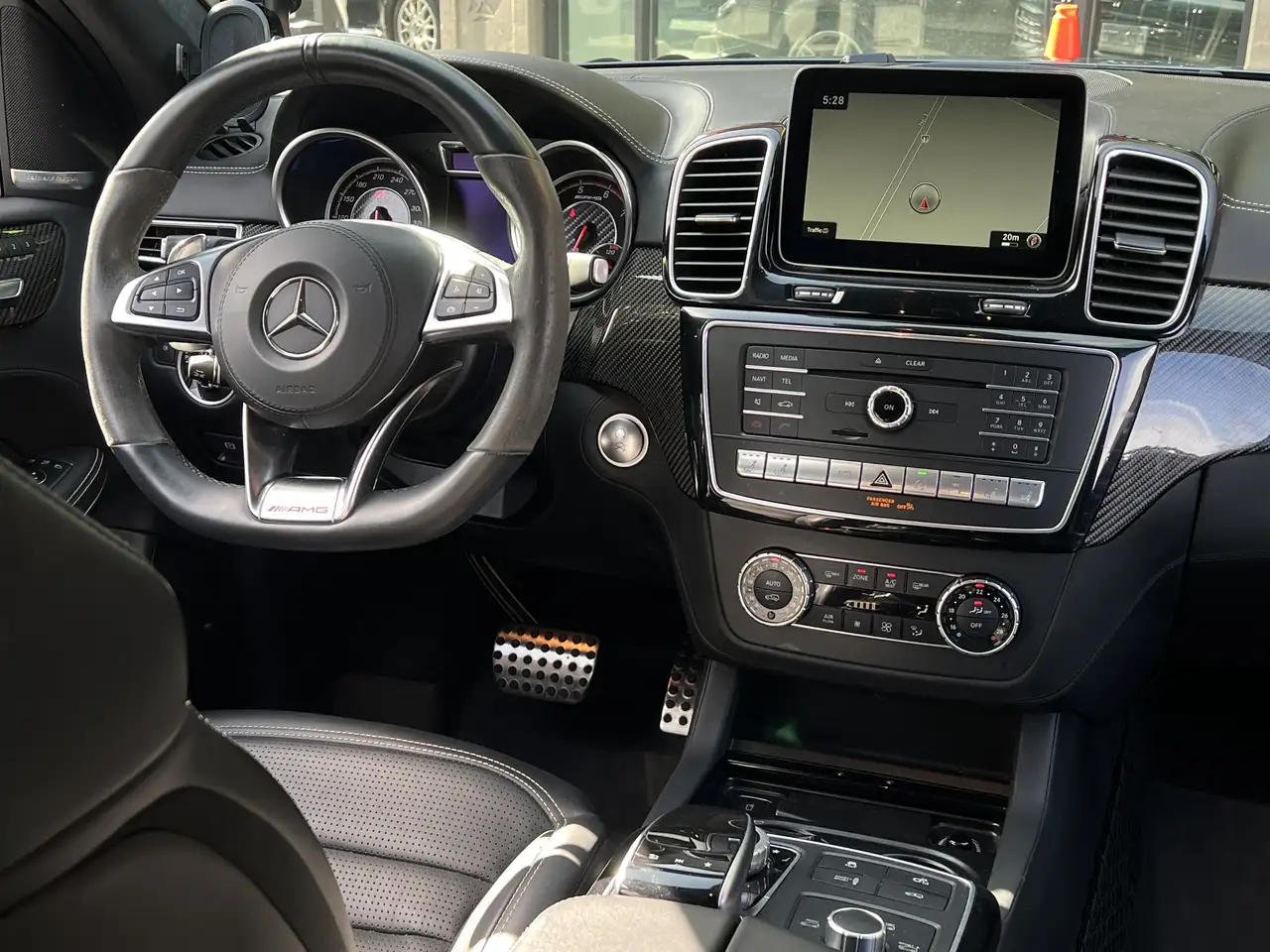 Mercedes-Benz GLS снимка Mercedes-Benz GLS