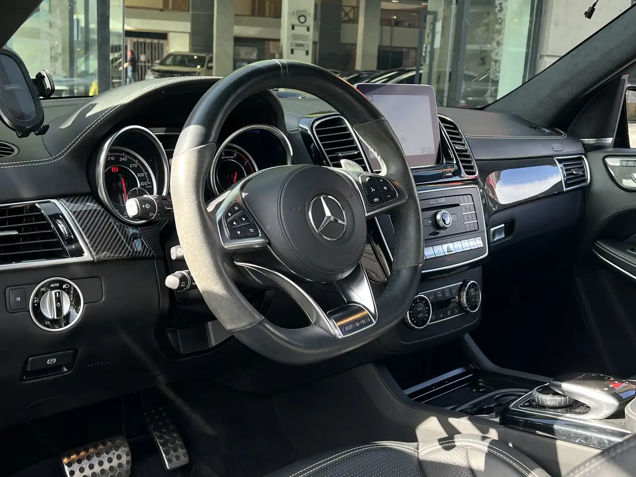 Mercedes-Benz GLS снимка Mercedes-Benz GLS