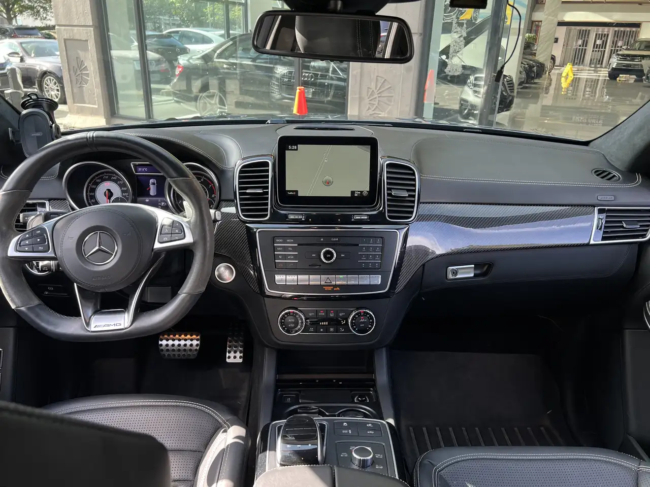 Mercedes-Benz GLS снимка Mercedes-Benz GLS