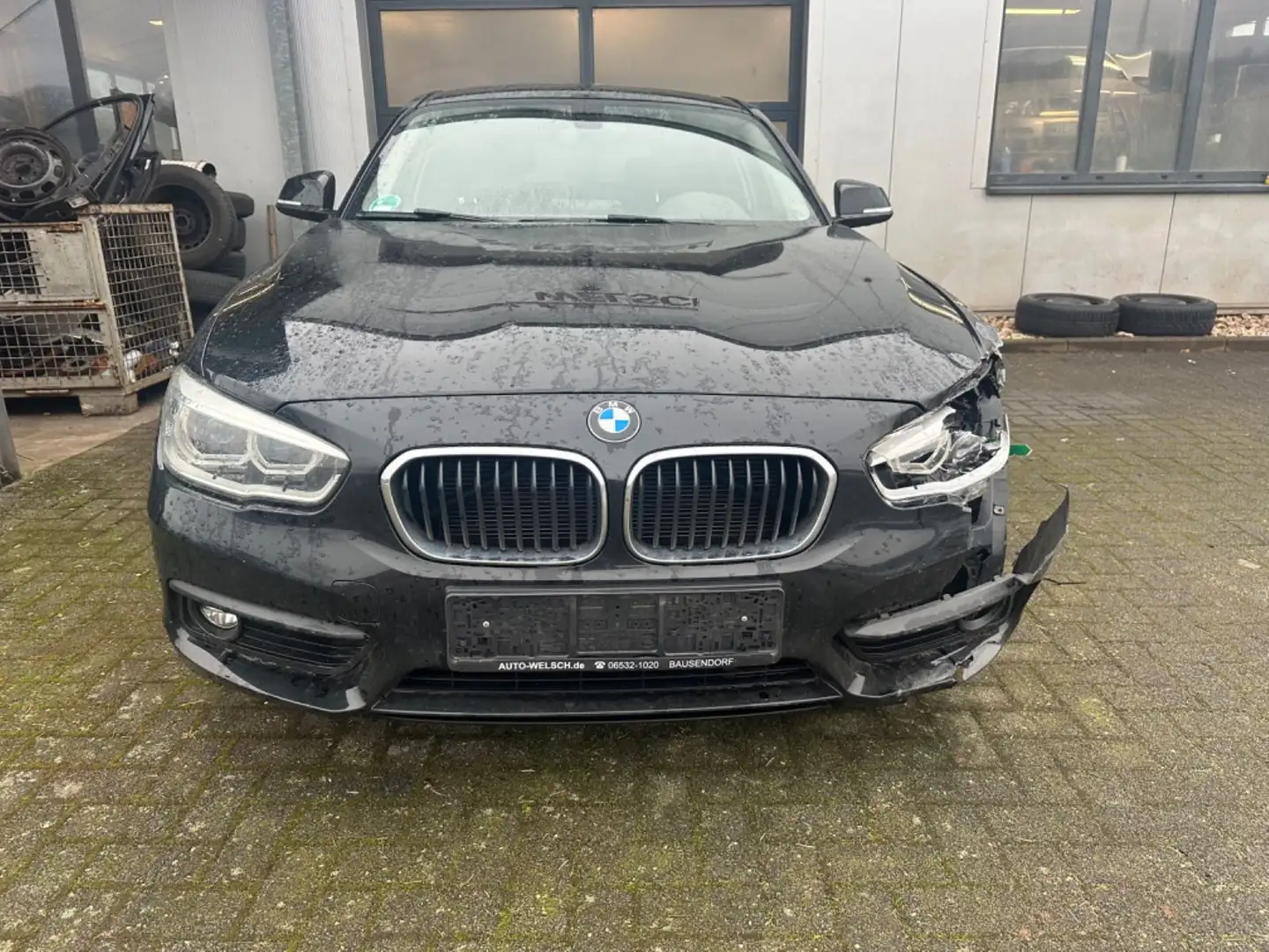BMW 118 5-trg. 118i Advantage Unfall ! Zwart - 2