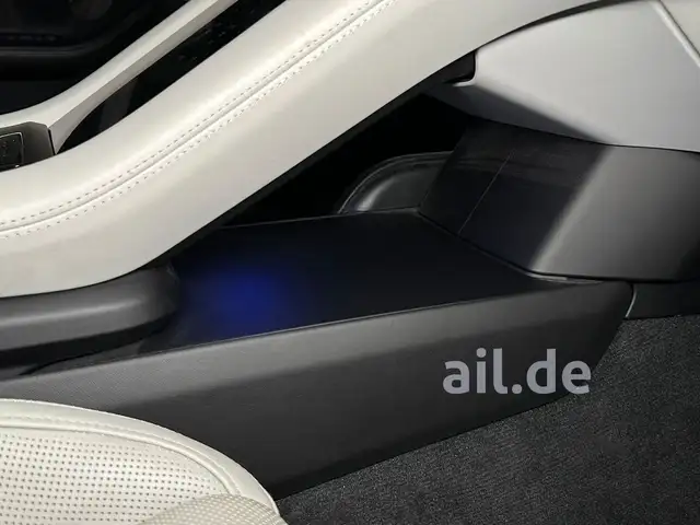 Porsche Taycan view 28