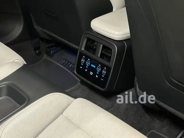 Porsche Taycan view 26
