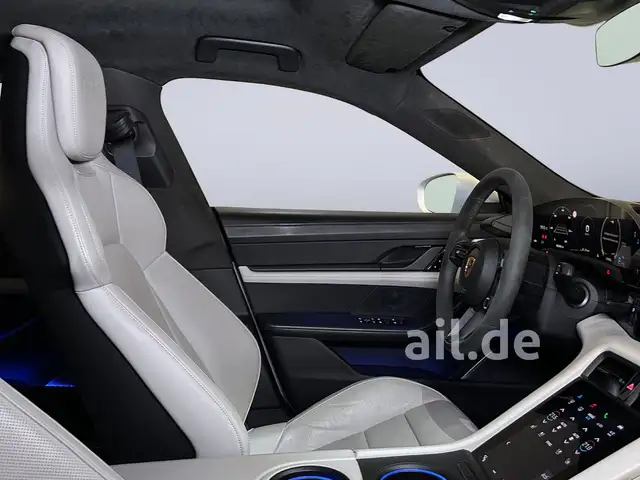 Porsche Taycan view 8